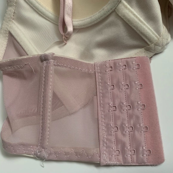 Sophie b. Bra - 36C - Picture 4 of 6